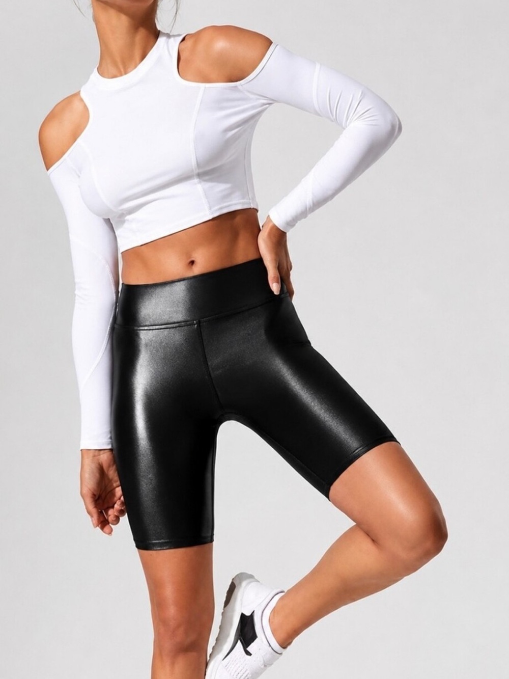 Carbon38 High Rise Biker Short In Takara Shine Black Size XXS - Picture 14 of 14